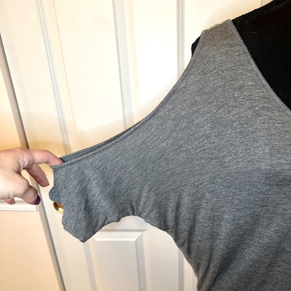 Cold shoulder top - Picture 2 of 6